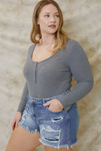 Load image into Gallery viewer, KanCan CURVY - High Rise Mom Shorts
