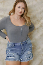 Load image into Gallery viewer, KanCan CURVY - High Rise Mom Shorts
